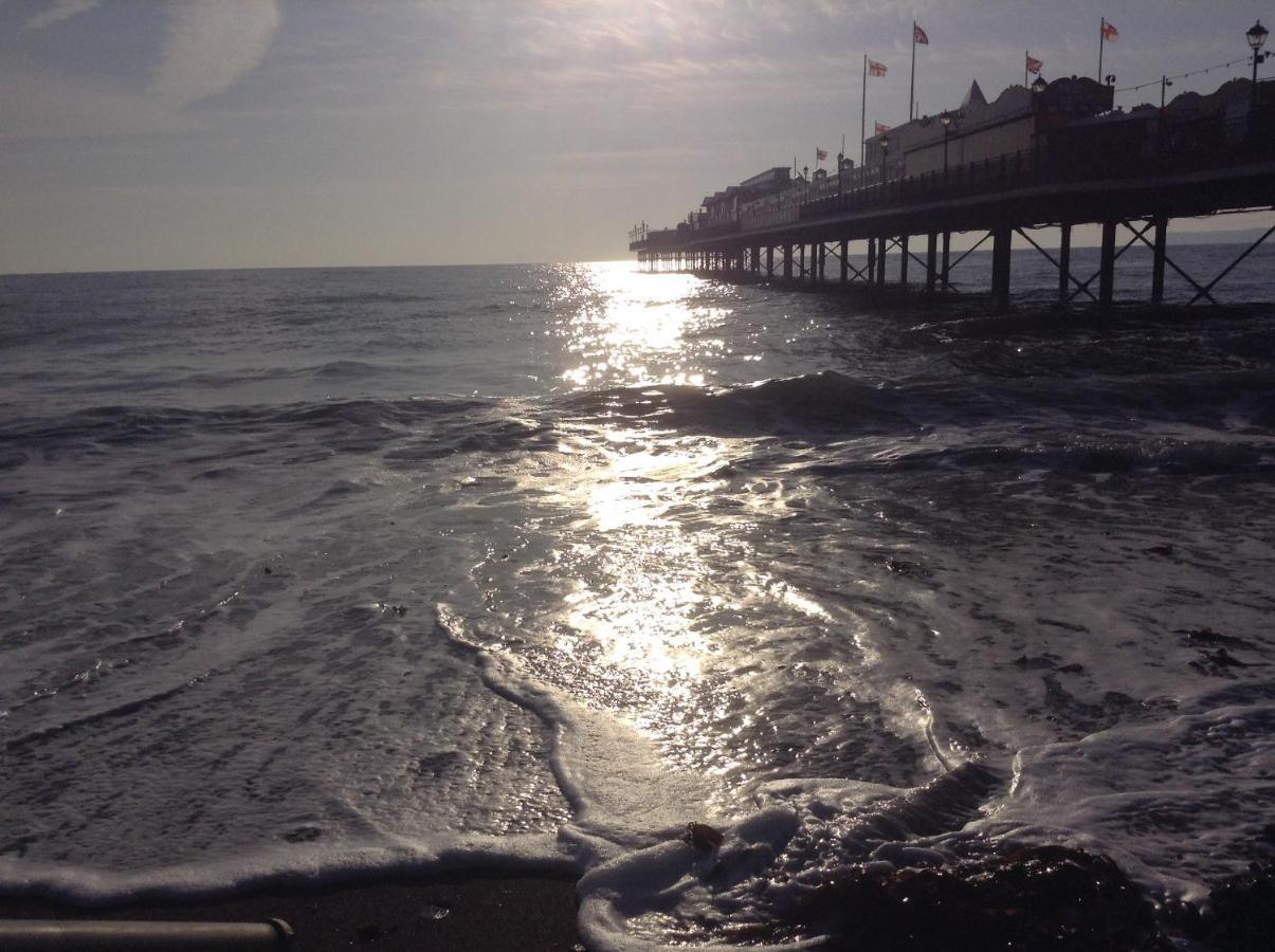 Barbie House ,Opposite The Beach & Paignton Pier , 2 Bedroom Apartment With Private Car Space & Garden , Free Access Next Door To The Stunning Ballet & Make Up School & A Beautiful Ladys Beauty Salon (Adults Only) Bagian luar foto