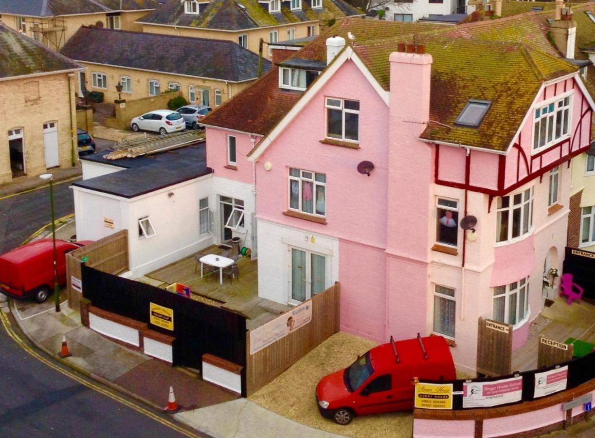 Barbie House ,Opposite The Beach & Paignton Pier , 2 Bedroom Apartment With Private Car Space & Garden , Free Access Next Door To The Stunning Ballet & Make Up School & A Beautiful Ladys Beauty Salon (Adults Only) Bagian luar foto