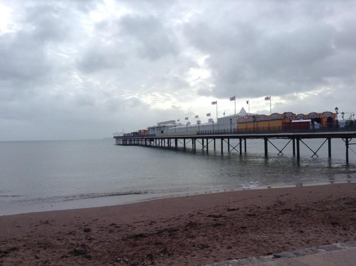 Barbie House ,Opposite The Beach & Paignton Pier , 2 Bedroom Apartment With Private Car Space & Garden , Free Access Next Door To The Stunning Ballet & Make Up School & A Beautiful Ladys Beauty Salon (Adults Only) Bagian luar foto