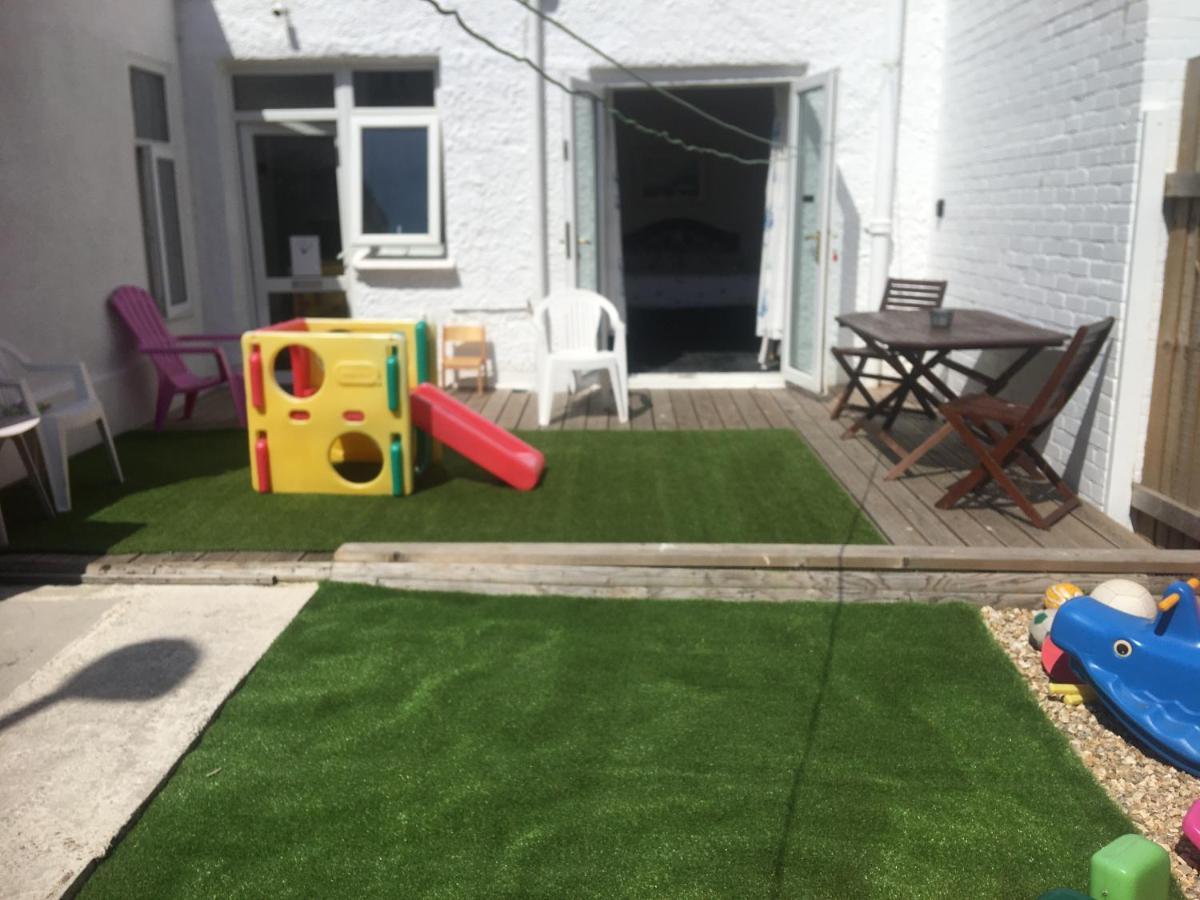 Barbie House ,Opposite The Beach & Paignton Pier , 2 Bedroom Apartment With Private Car Space & Garden , Free Access Next Door To The Stunning Ballet & Make Up School & A Beautiful Ladys Beauty Salon (Adults Only) Bagian luar foto