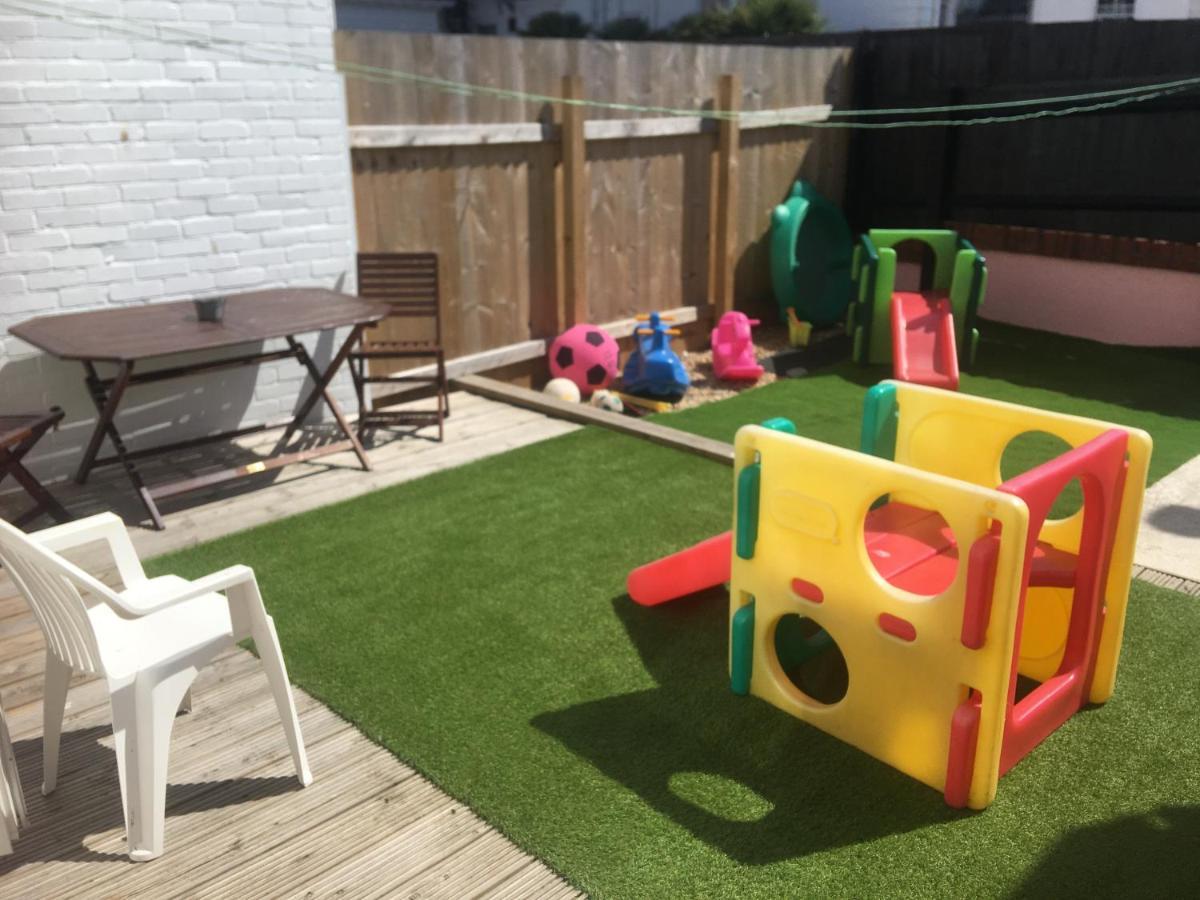 Barbie House ,Opposite The Beach & Paignton Pier , 2 Bedroom Apartment With Private Car Space & Garden , Free Access Next Door To The Stunning Ballet & Make Up School & A Beautiful Ladys Beauty Salon (Adults Only) Bagian luar foto