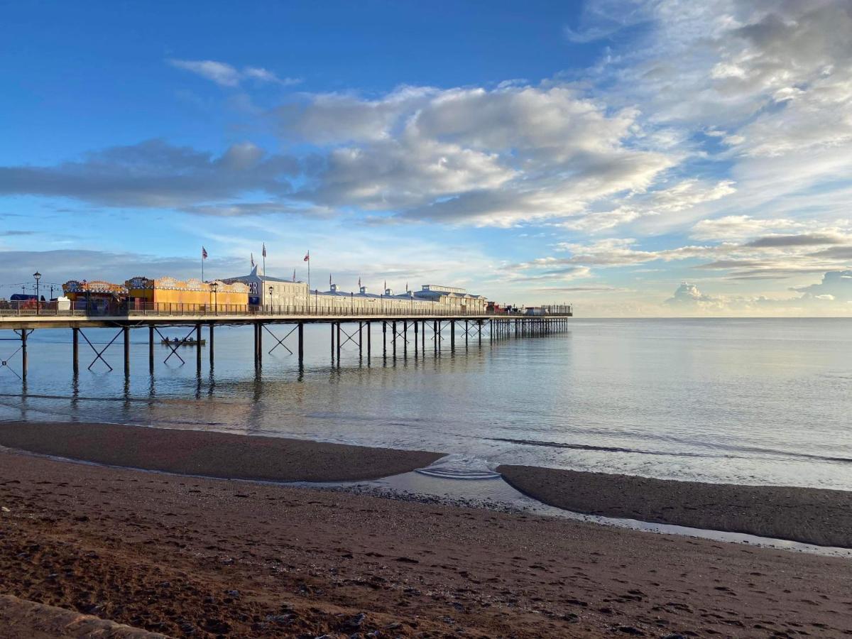 Barbie House ,Opposite The Beach & Paignton Pier , 2 Bedroom Apartment With Private Car Space & Garden , Free Access Next Door To The Stunning Ballet & Make Up School & A Beautiful Ladys Beauty Salon (Adults Only) Bagian luar foto