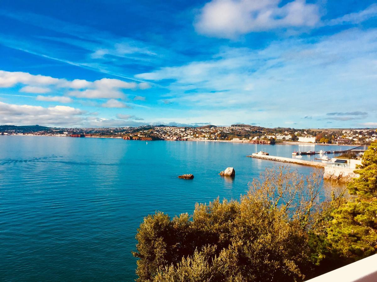 Barbie House ,Opposite The Beach & Paignton Pier , 2 Bedroom Apartment With Private Car Space & Garden , Free Access Next Door To The Stunning Ballet & Make Up School & A Beautiful Ladys Beauty Salon (Adults Only) Bagian luar foto