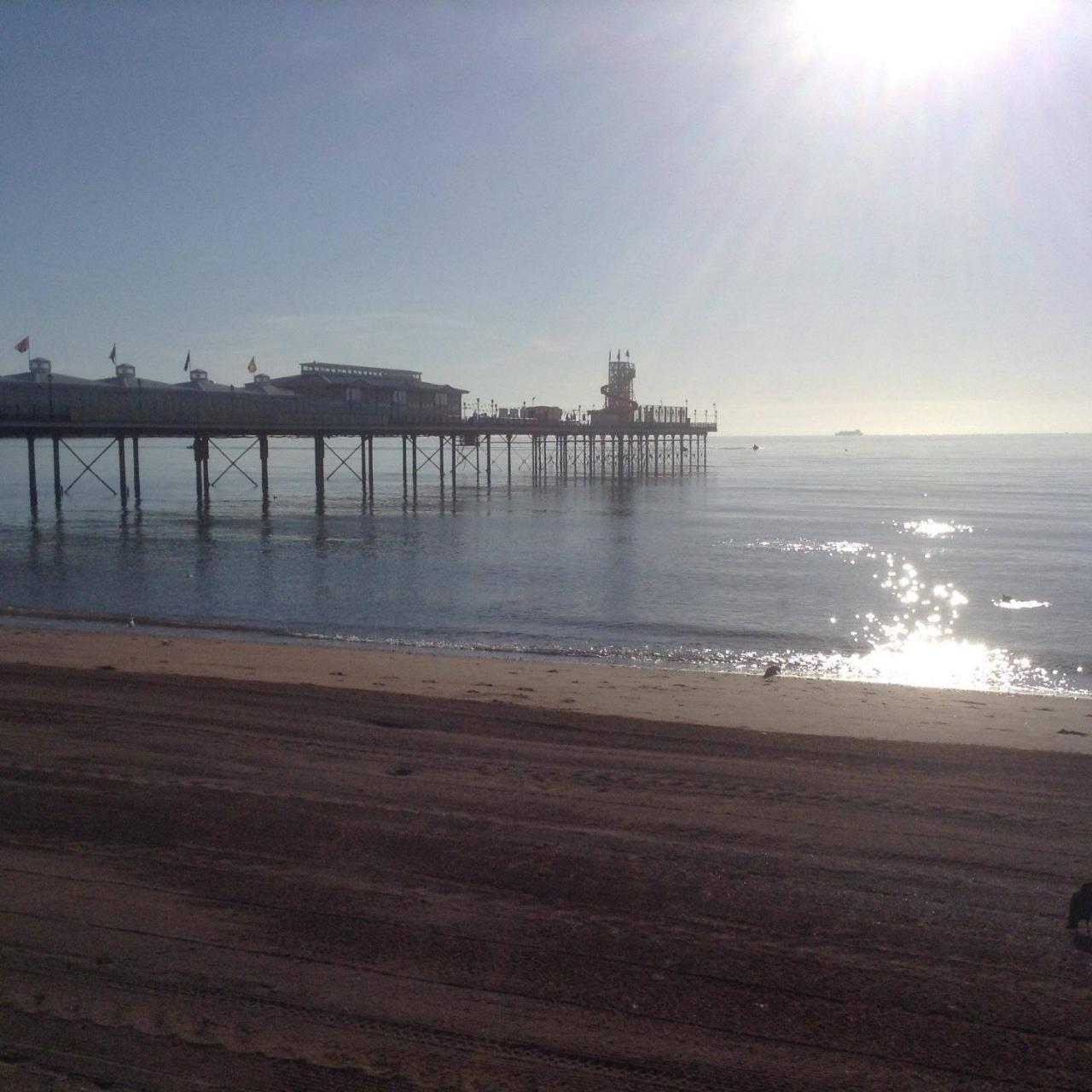 Barbie House ,Opposite The Beach & Paignton Pier , 2 Bedroom Apartment With Private Car Space & Garden , Free Access Next Door To The Stunning Ballet & Make Up School & A Beautiful Ladys Beauty Salon (Adults Only) Bagian luar foto