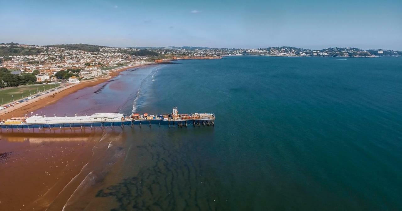 Barbie House ,Opposite The Beach & Paignton Pier , 2 Bedroom Apartment With Private Car Space & Garden , Free Access Next Door To The Stunning Ballet & Make Up School & A Beautiful Ladys Beauty Salon (Adults Only) Bagian luar foto