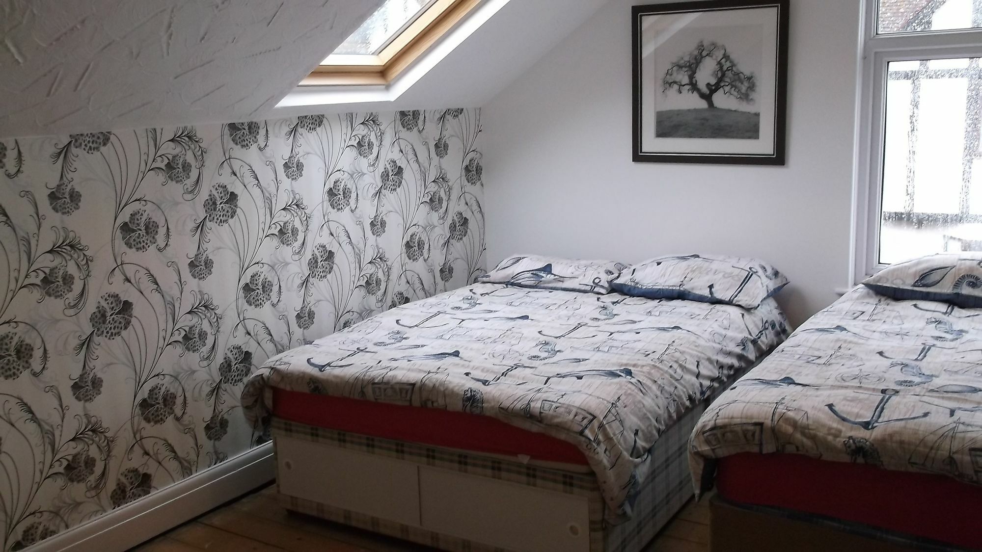 Barbie House ,Opposite The Beach & Paignton Pier , 2 Bedroom Apartment With Private Car Space & Garden , Free Access Next Door To The Stunning Ballet & Make Up School & A Beautiful Ladys Beauty Salon (Adults Only) Bagian luar foto