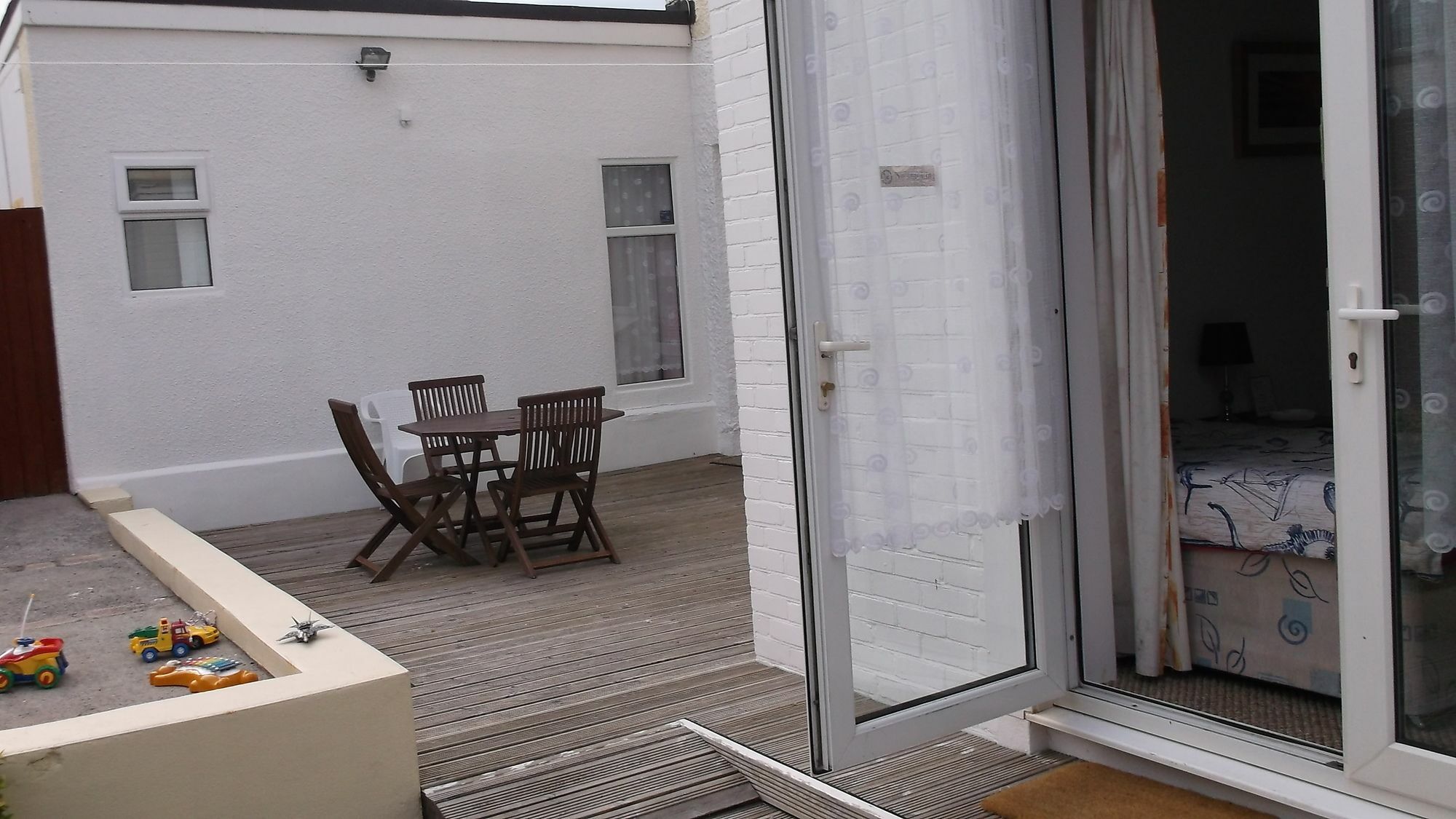 Barbie House ,Opposite The Beach & Paignton Pier , 2 Bedroom Apartment With Private Car Space & Garden , Free Access Next Door To The Stunning Ballet & Make Up School & A Beautiful Ladys Beauty Salon (Adults Only) Bagian luar foto