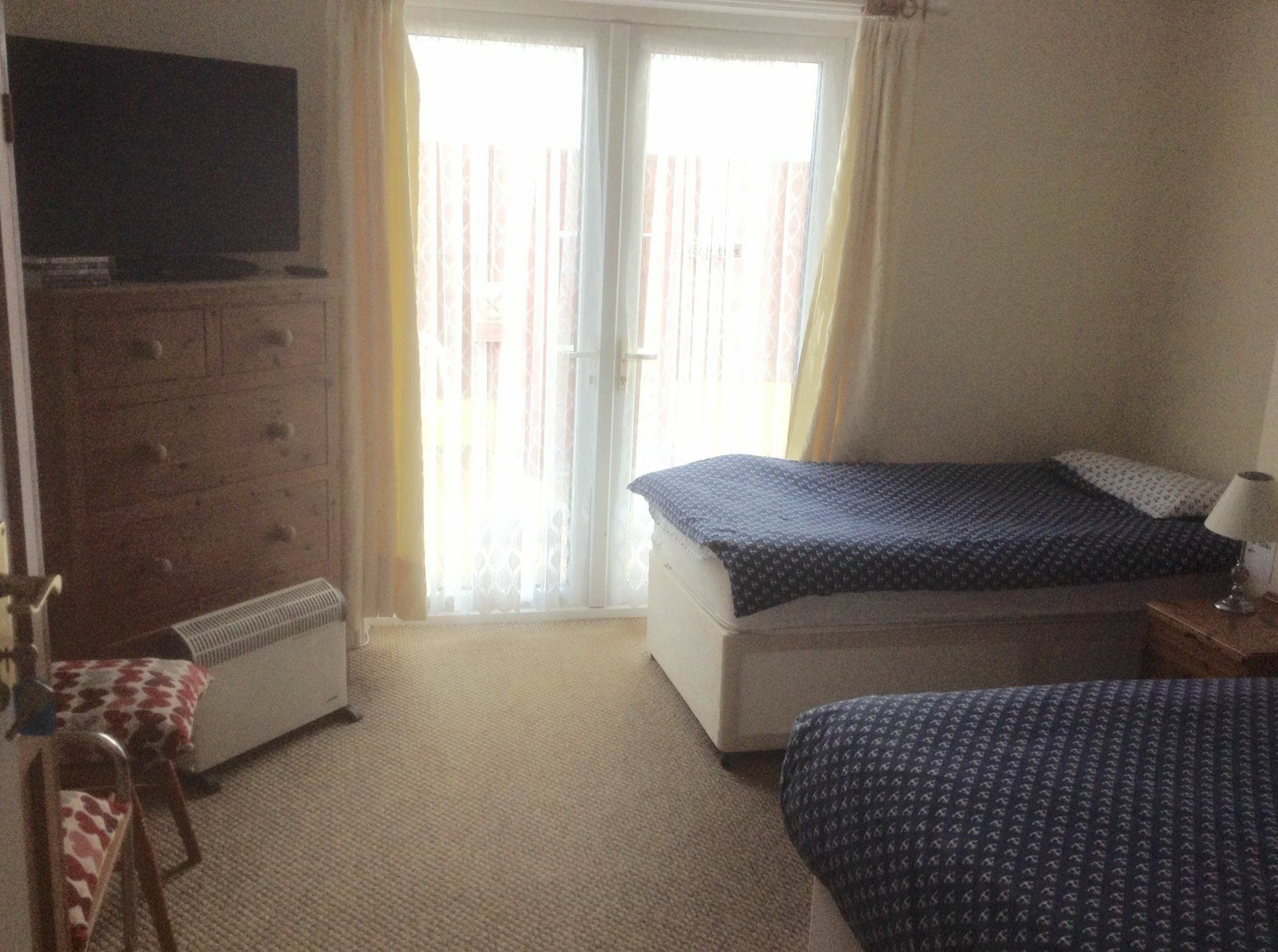 Barbie House ,Opposite The Beach & Paignton Pier , 2 Bedroom Apartment With Private Car Space & Garden , Free Access Next Door To The Stunning Ballet & Make Up School & A Beautiful Ladys Beauty Salon (Adults Only) Bagian luar foto